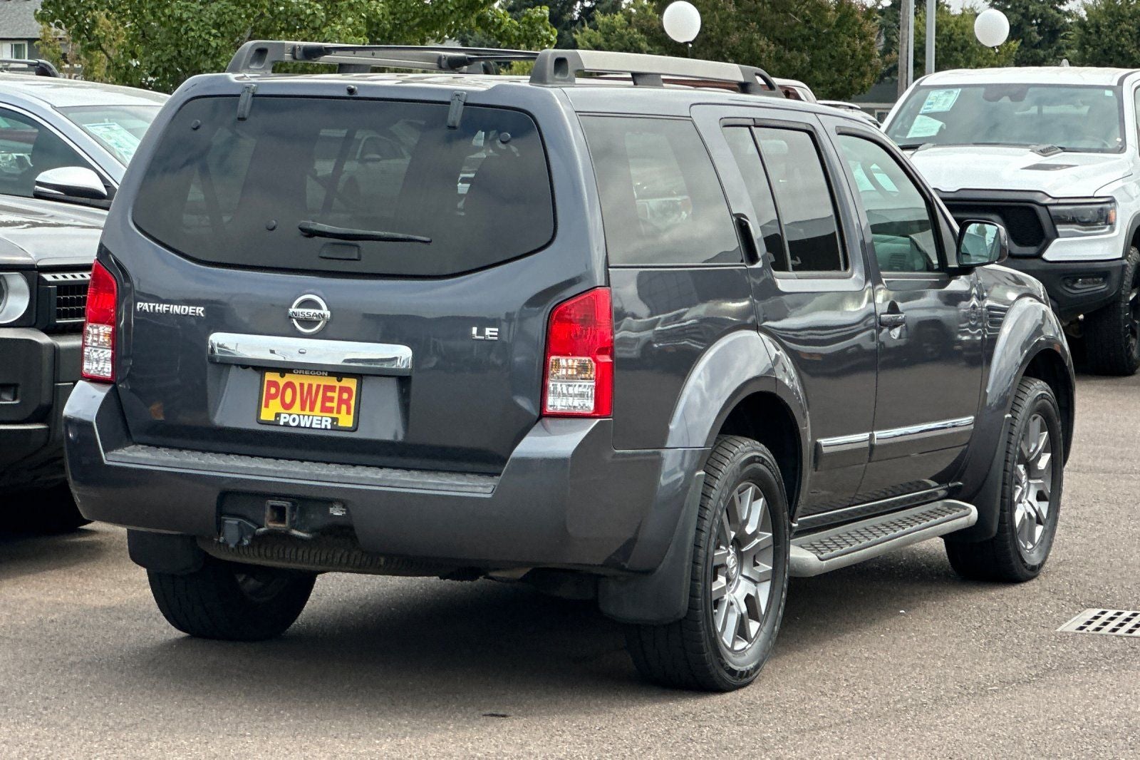 2011 Nissan Pathfinder LE