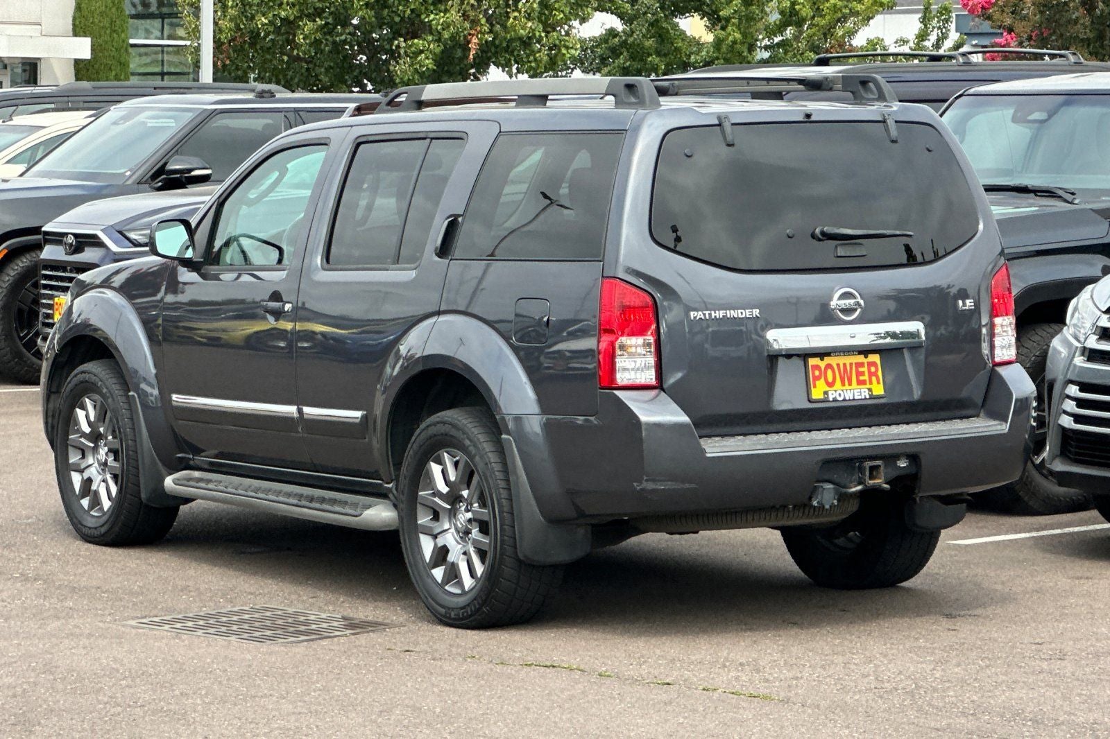 2011 Nissan Pathfinder LE