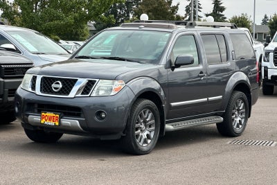 2011 Nissan Pathfinder LE