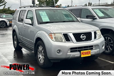 2011 Nissan Pathfinder LE