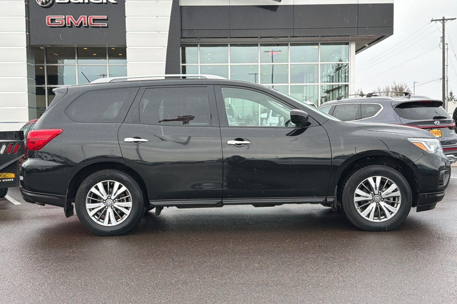 2018 Nissan Pathfinder SV