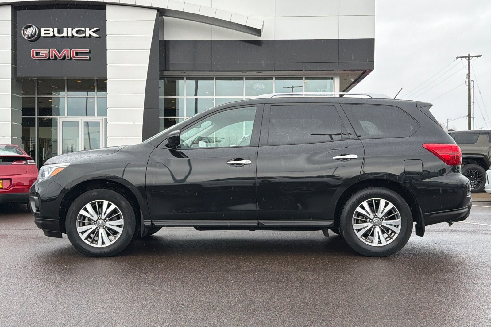 2018 Nissan Pathfinder SV