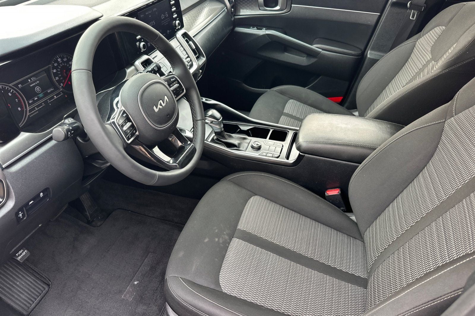 2022 Kia Sorento LX