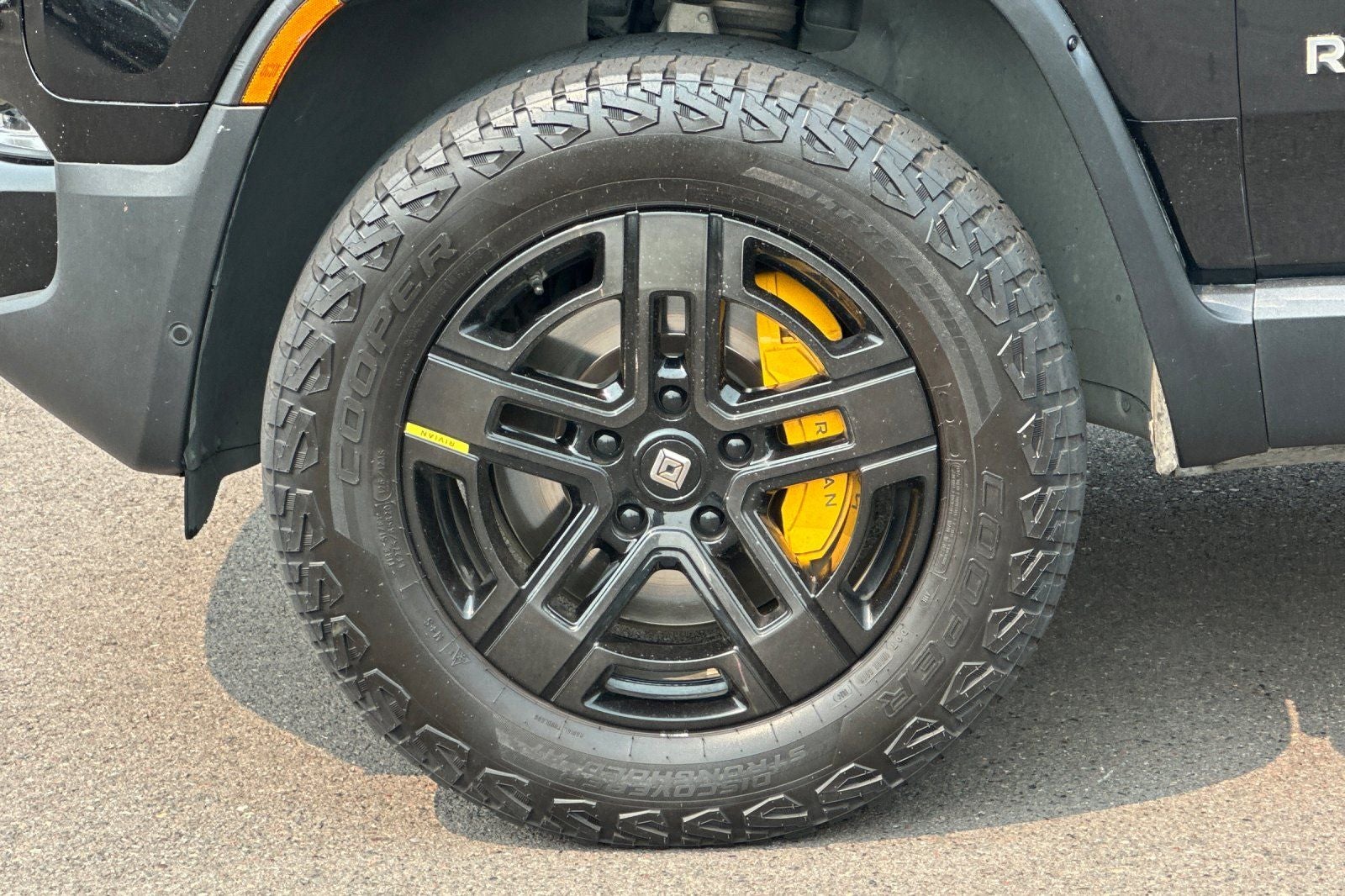 2023 Rivian R1S Adventure