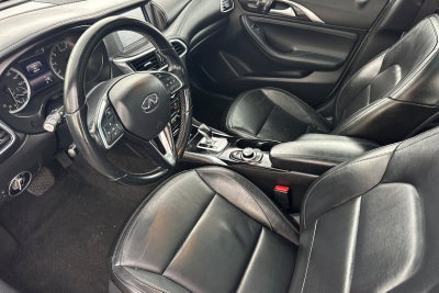 2017 INFINITI QX30 Premium