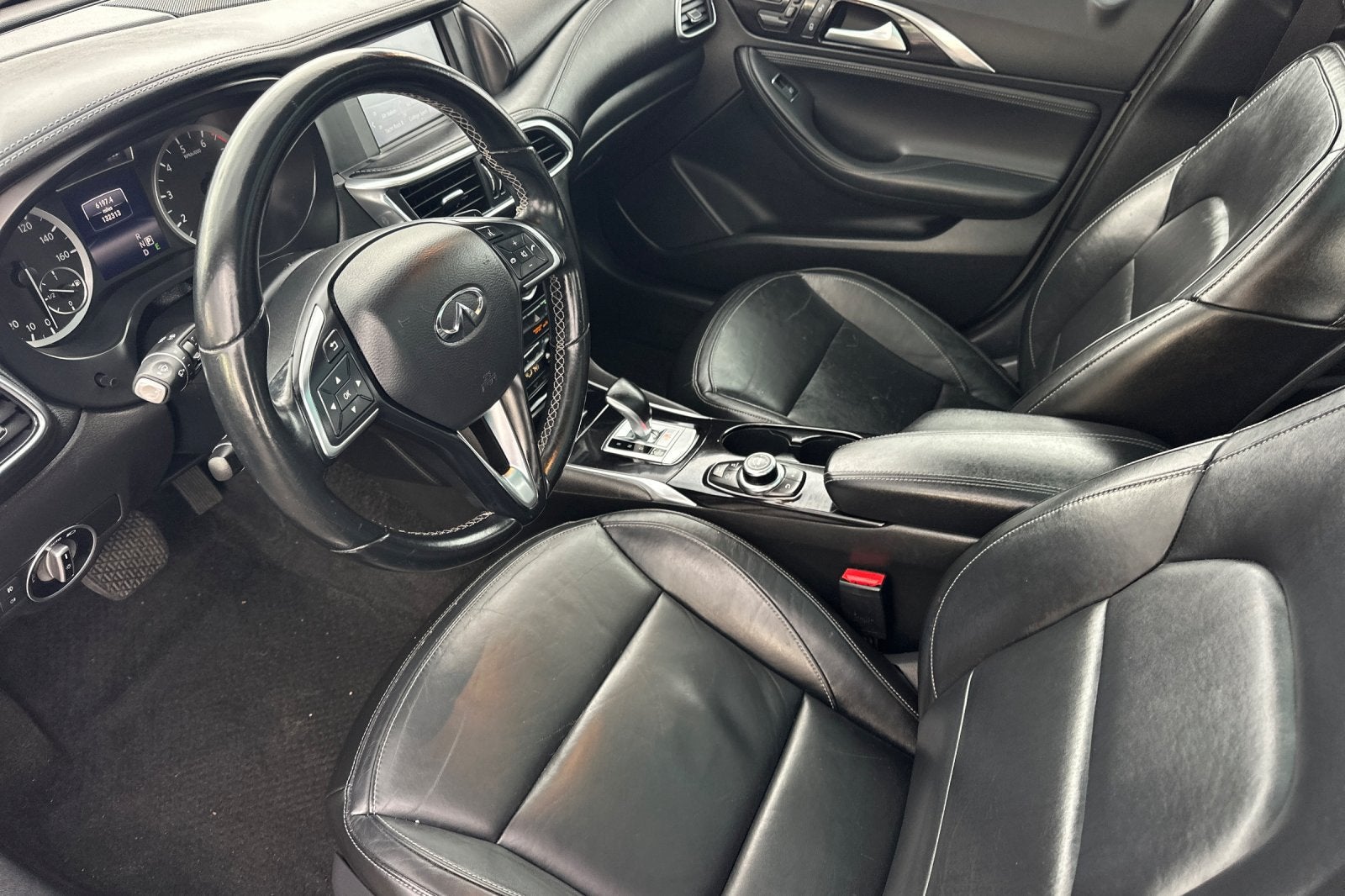 2017 INFINITI QX30 Premium