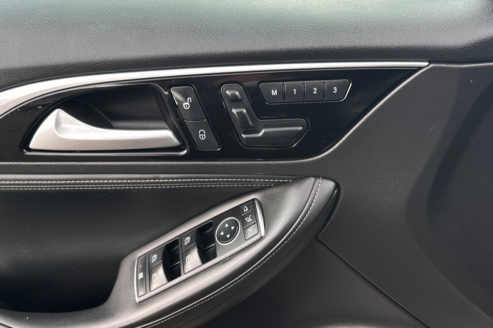 2017 INFINITI QX30 Premium