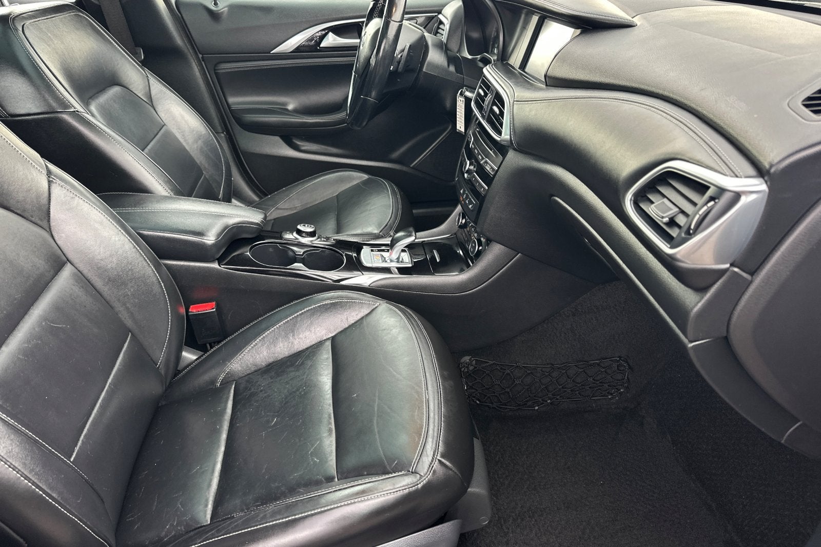 2017 INFINITI QX30 Premium