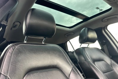 2017 INFINITI QX30 Premium