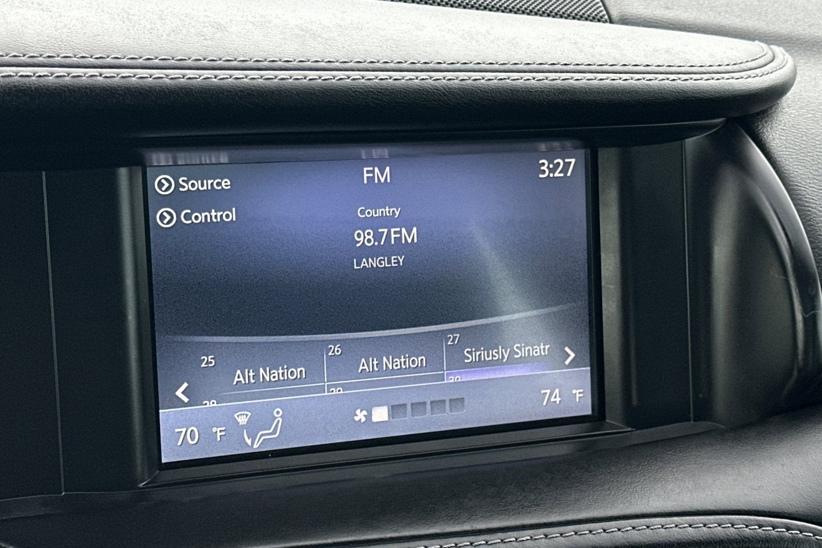 2017 INFINITI QX30 Premium