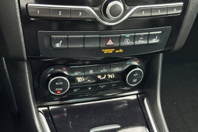 2017 INFINITI QX30 Premium
