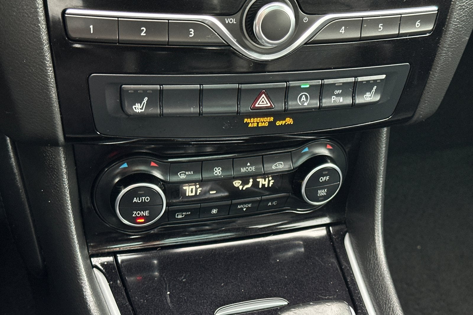 2017 INFINITI QX30 Premium