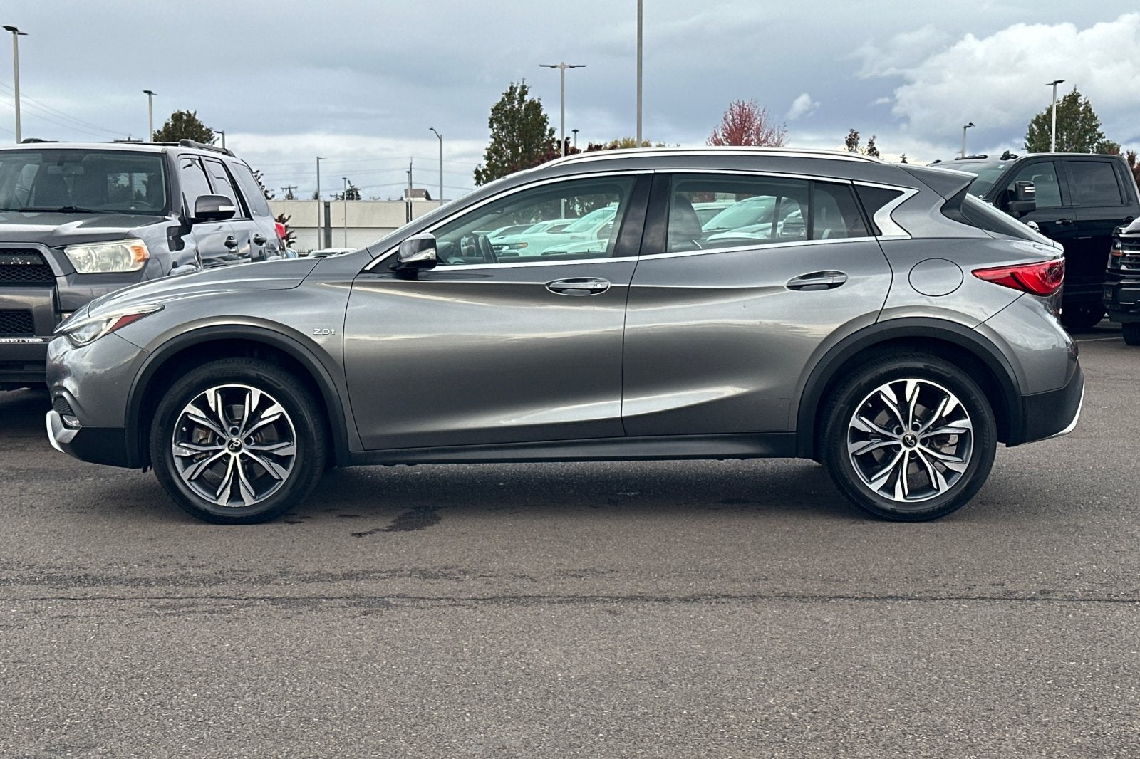 2017 INFINITI QX30 Premium