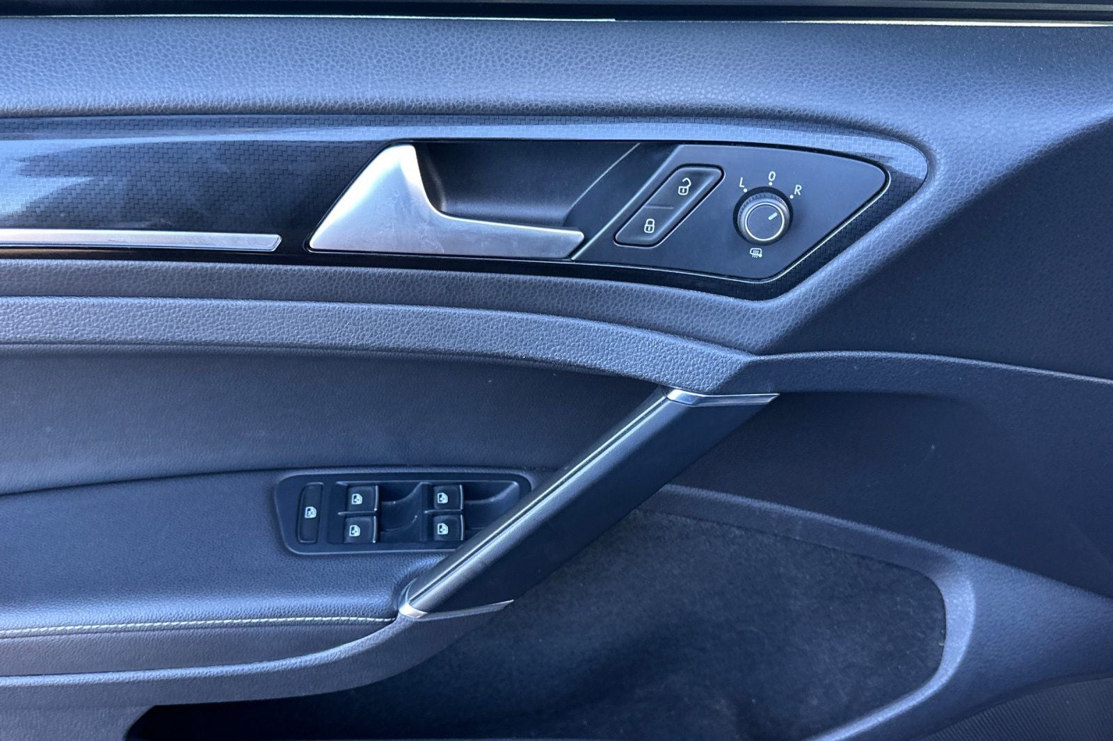 2017 Volkswagen Golf R DCC & Navigation 4Motion
