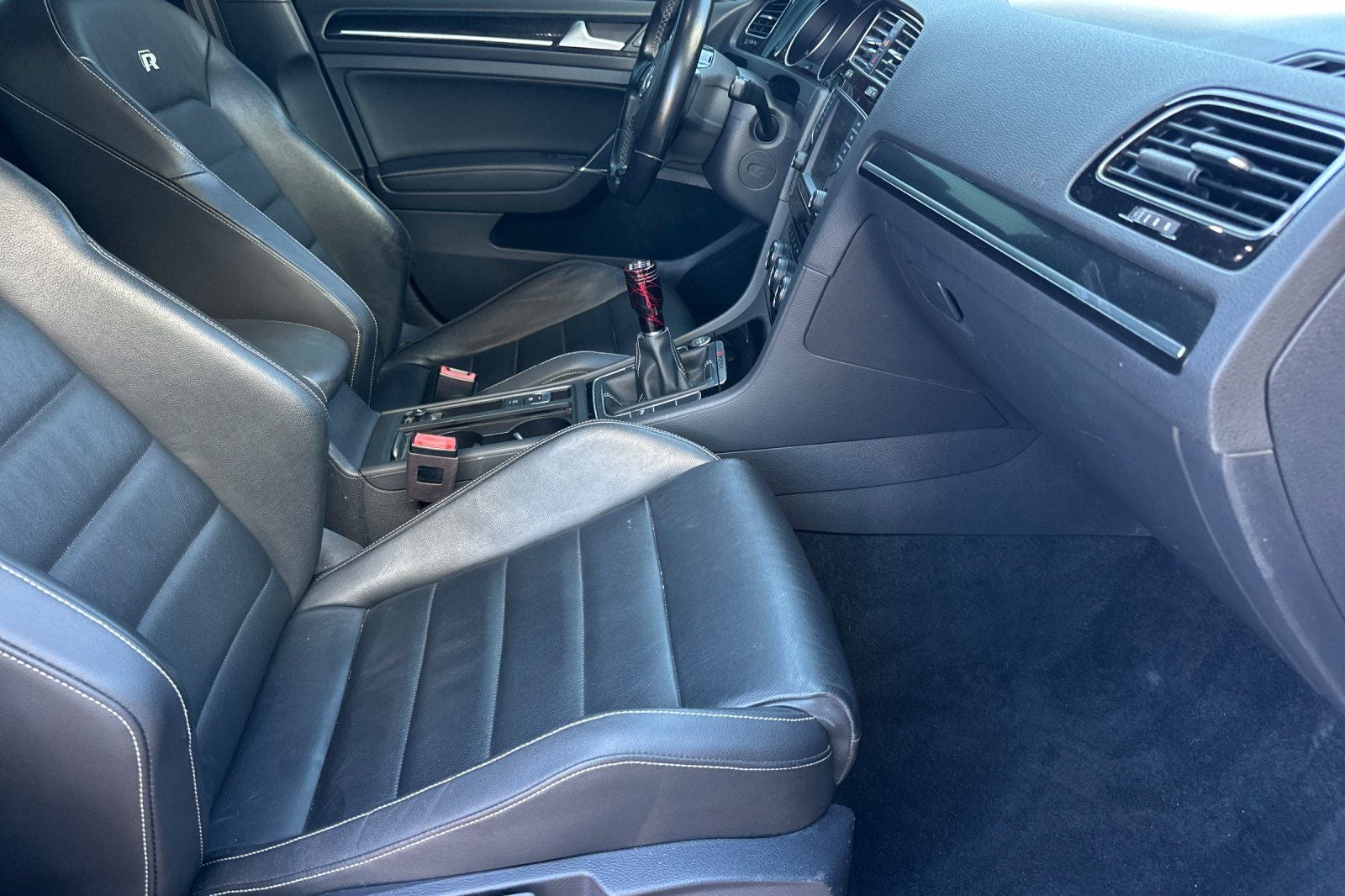2017 Volkswagen Golf R DCC & Navigation 4Motion