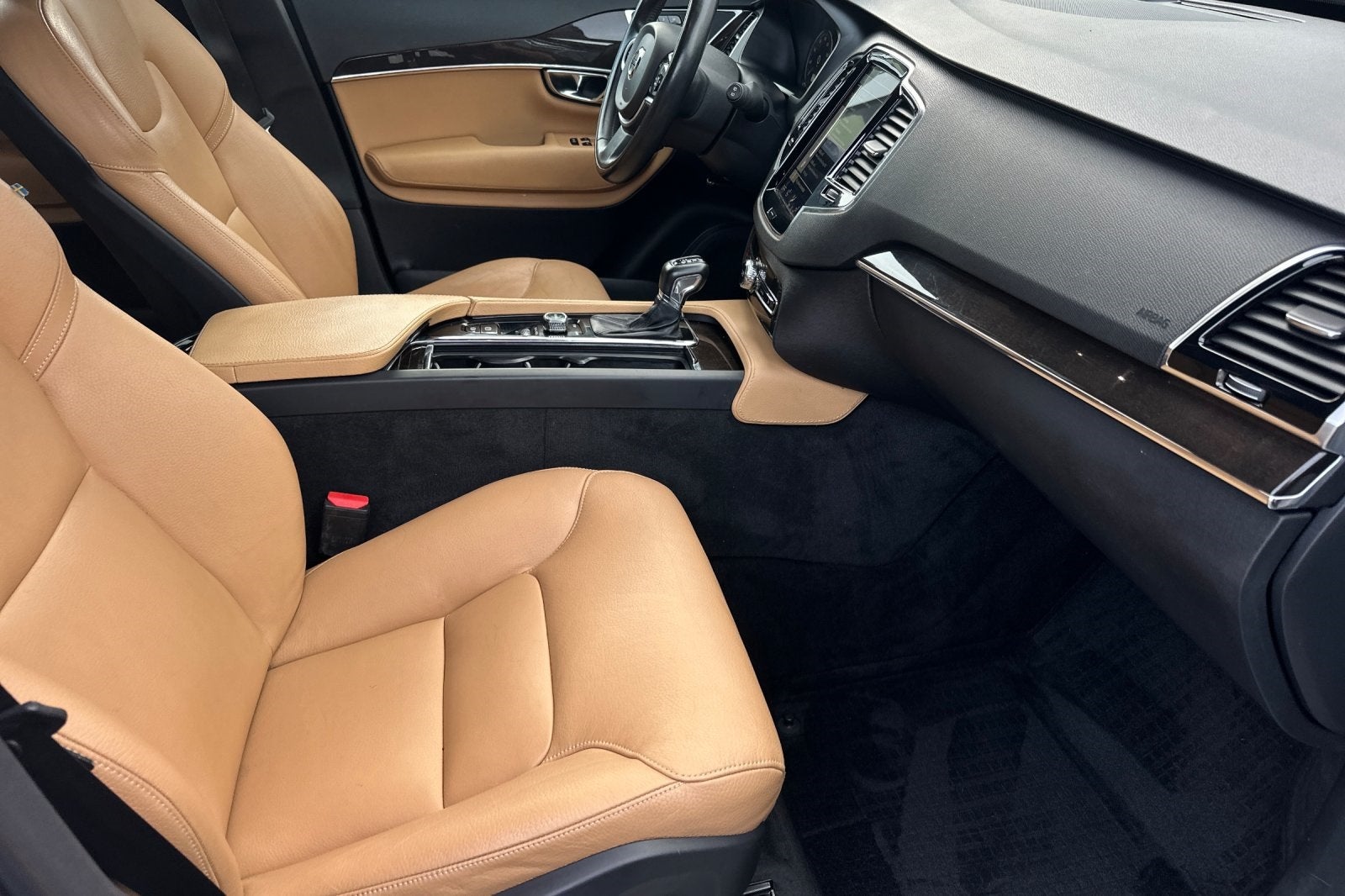 2017 Volvo XC90 T6 Momentum