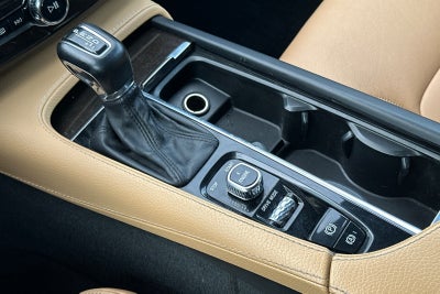 2017 Volvo XC90 T6 Momentum