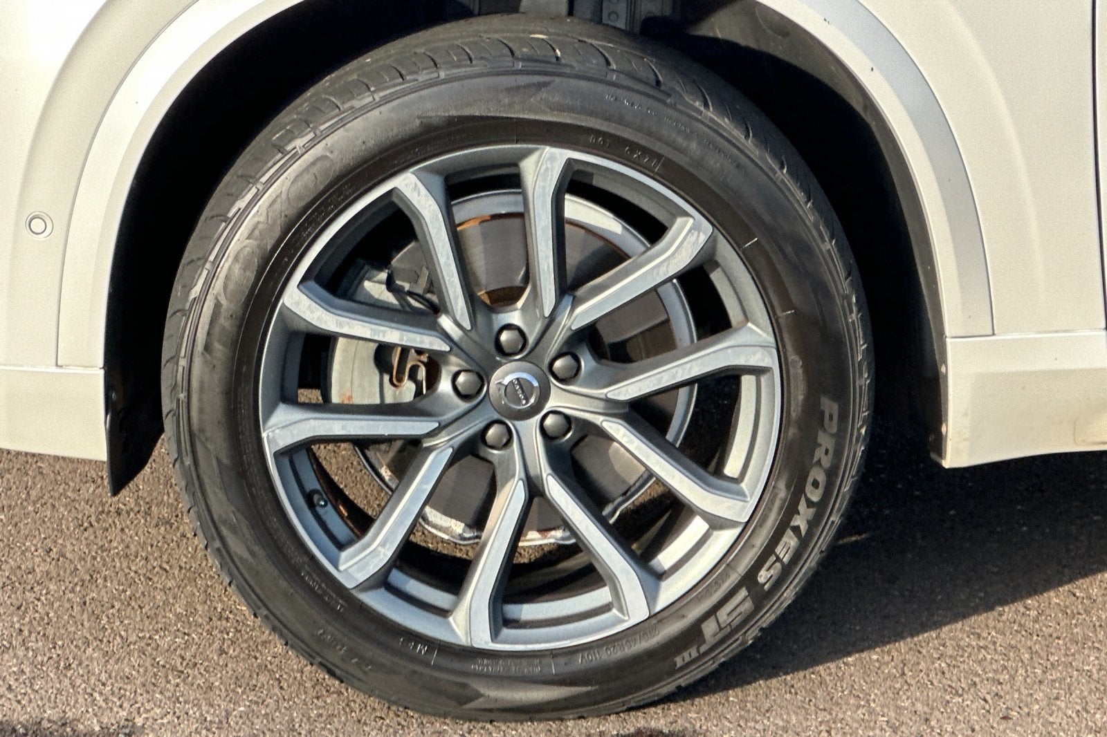 2017 Volvo XC90 T6 Momentum