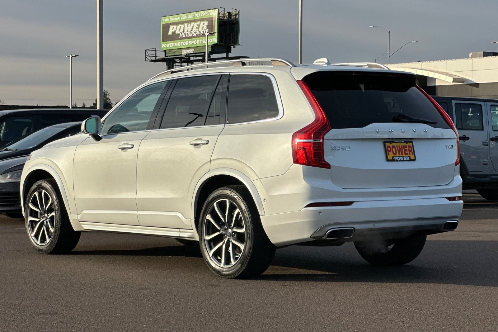 2017 Volvo XC90 T6 Momentum