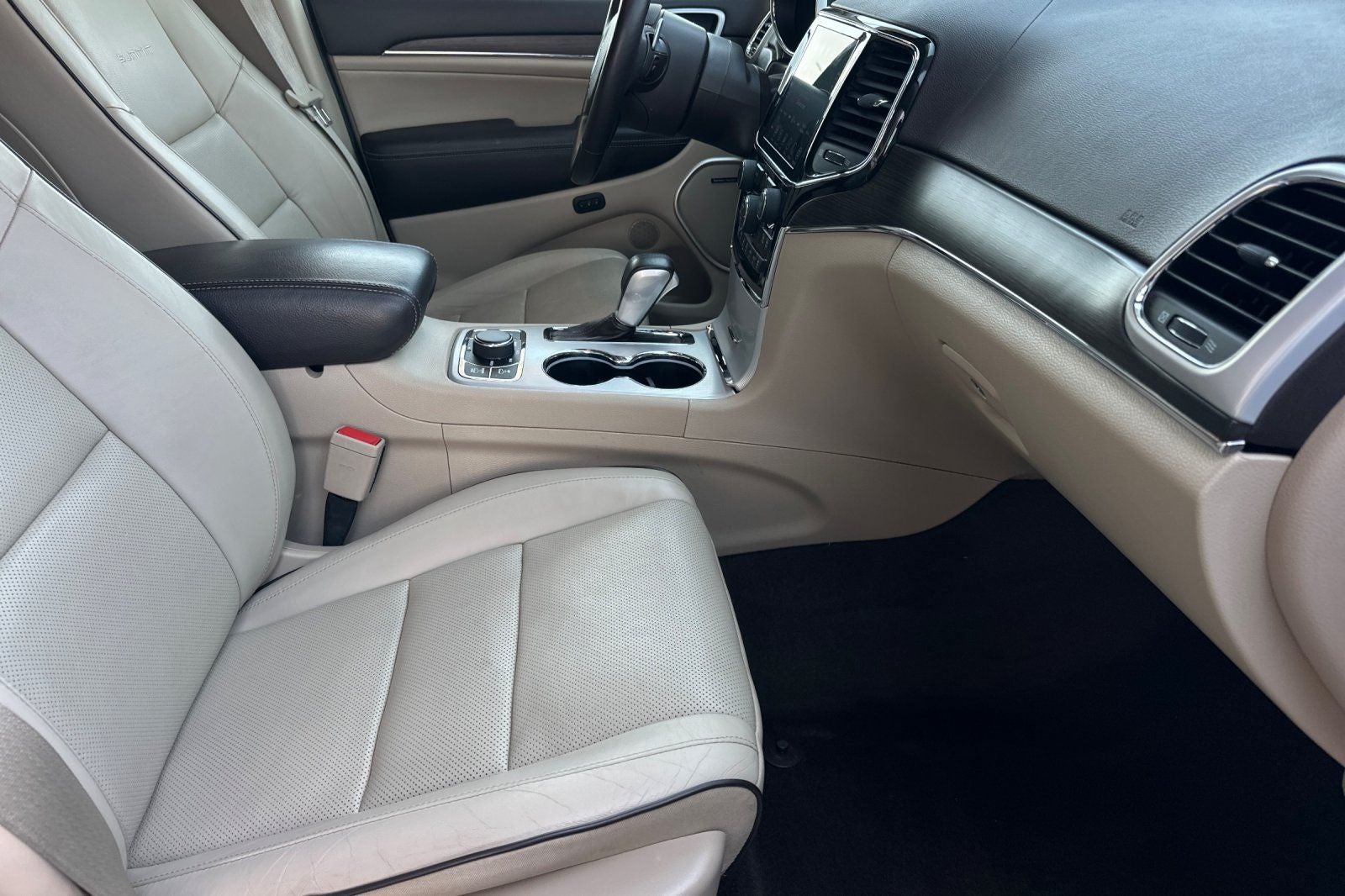 2020 Jeep Grand Cherokee Summit