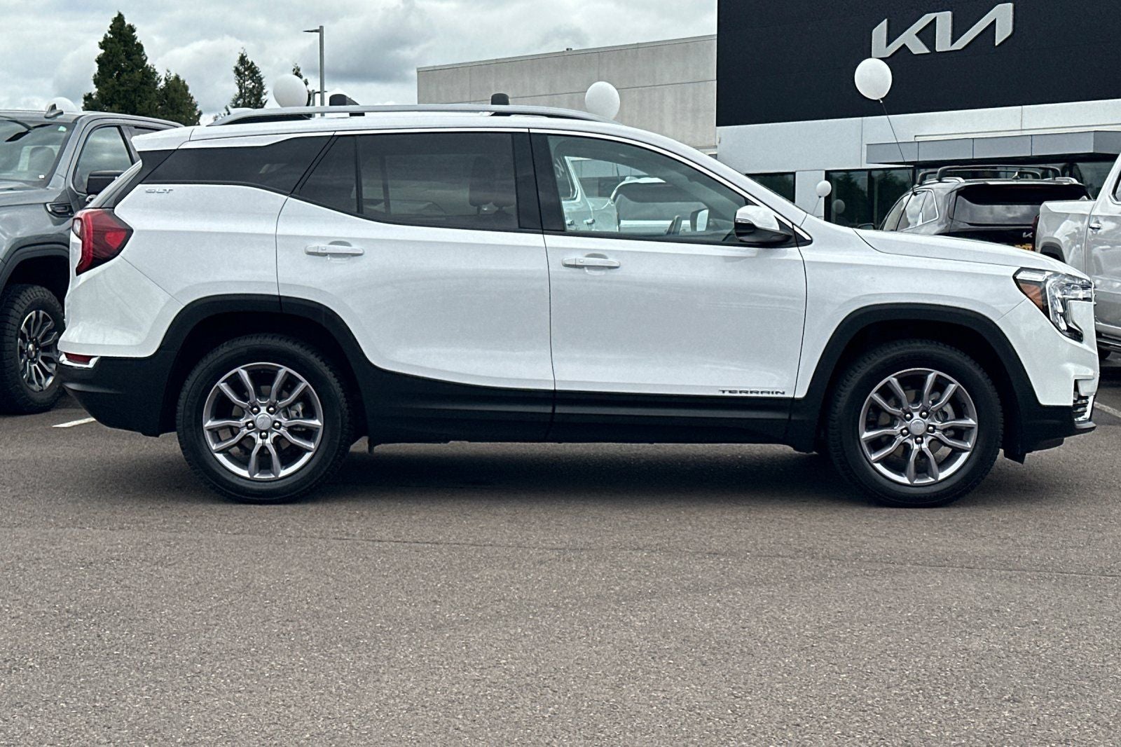 2023 GMC Terrain SLT