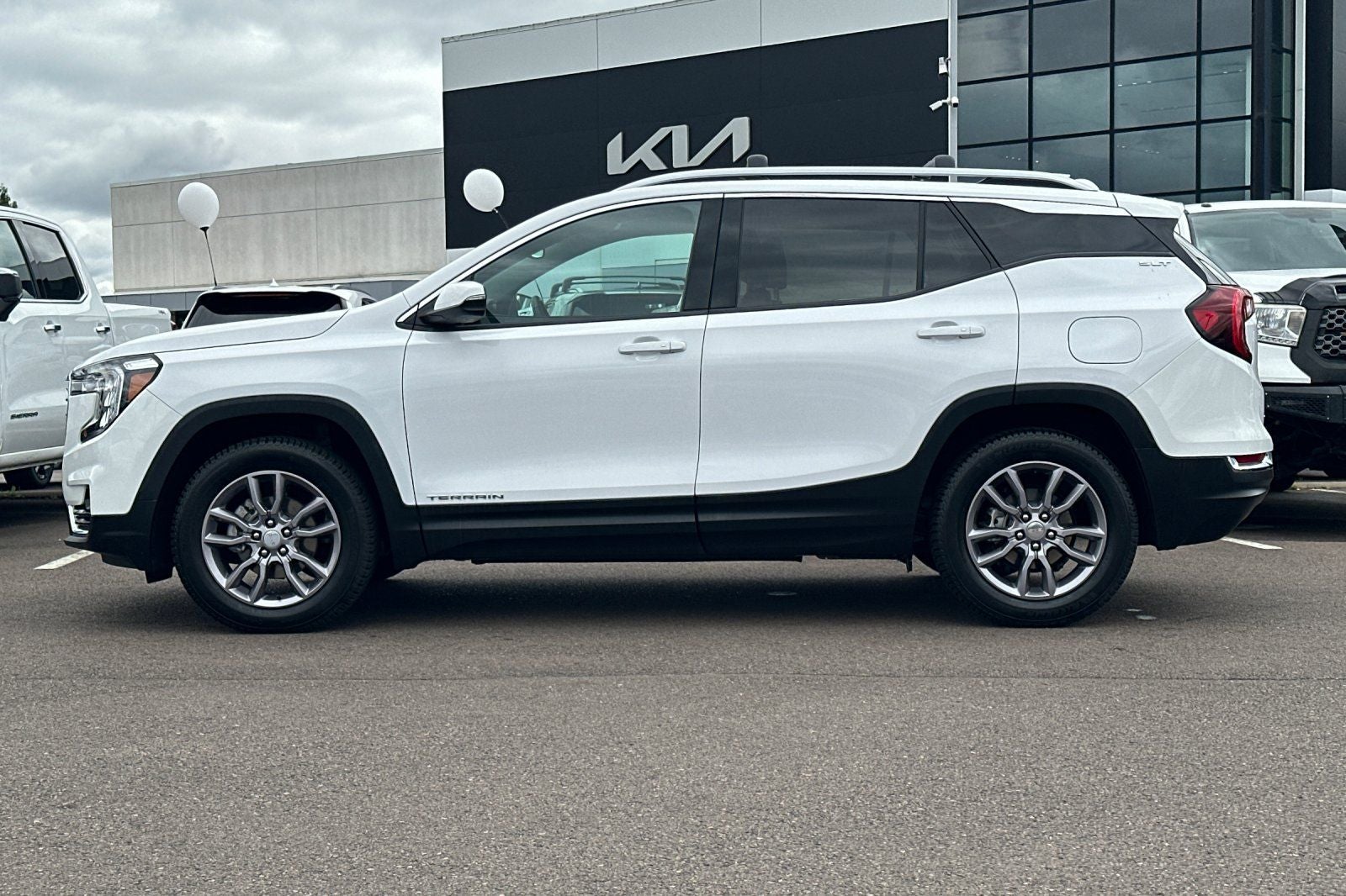 2023 GMC Terrain SLT