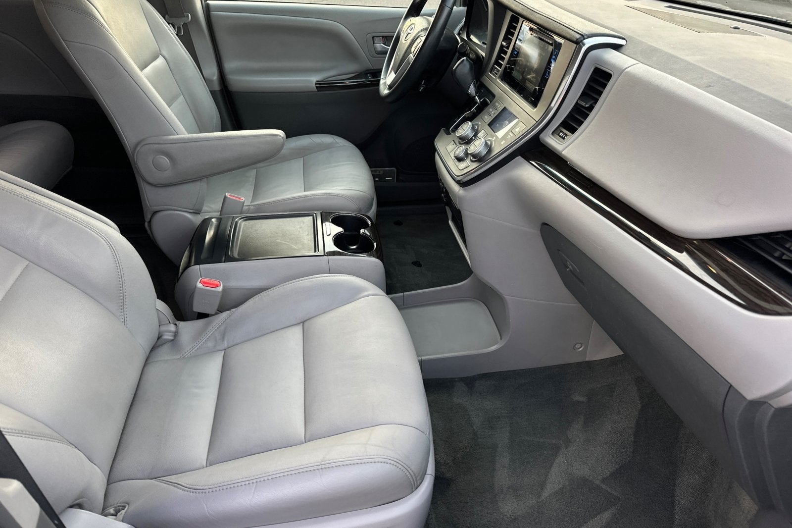 2017 Toyota Sienna XLE