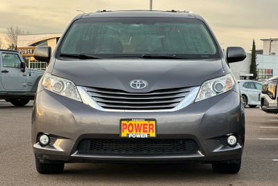 2017 Toyota Sienna XLE