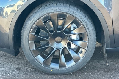 2024 Tesla Model Y Standard Range