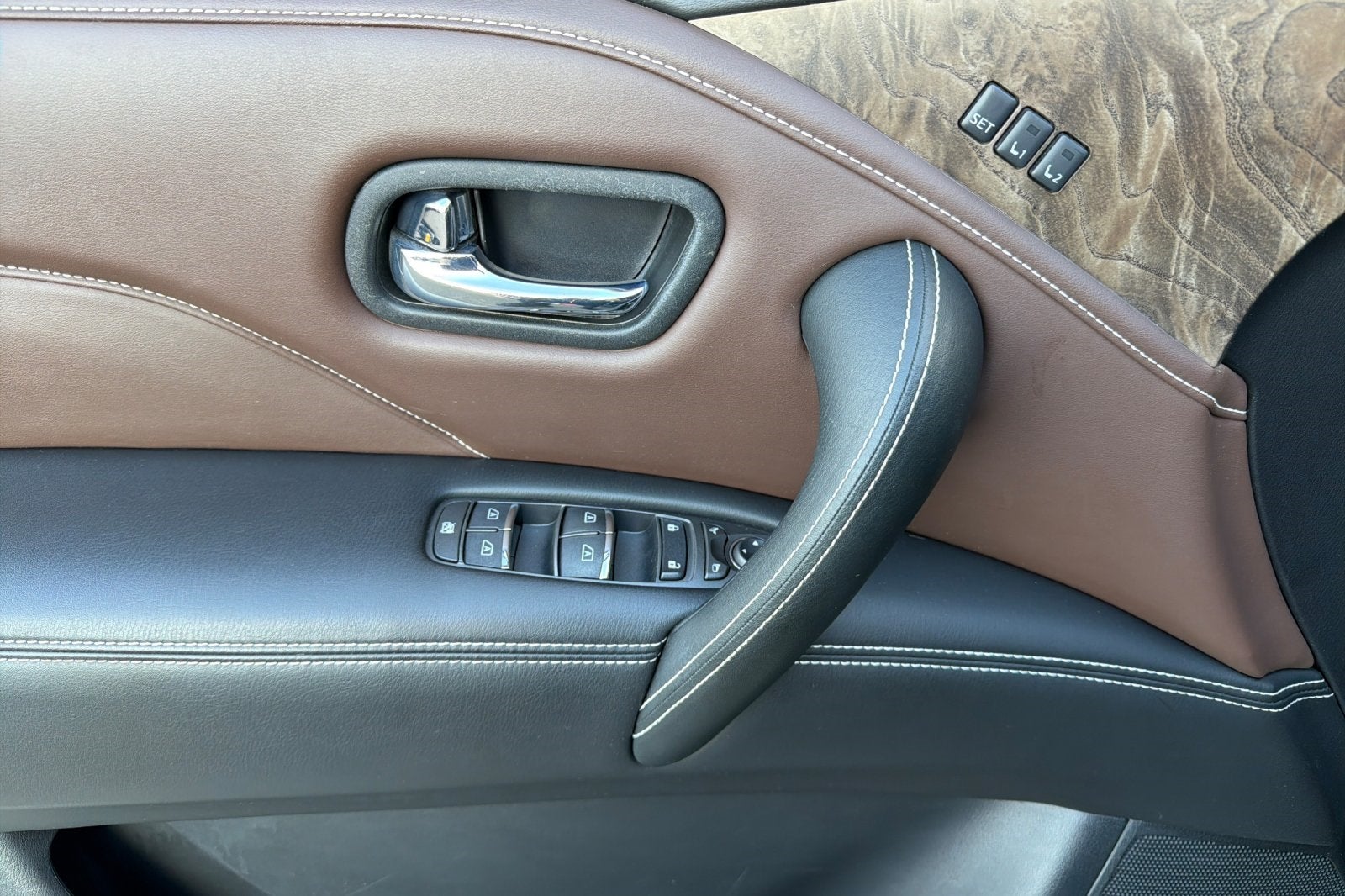 2022 INFINITI QX80 LUXE