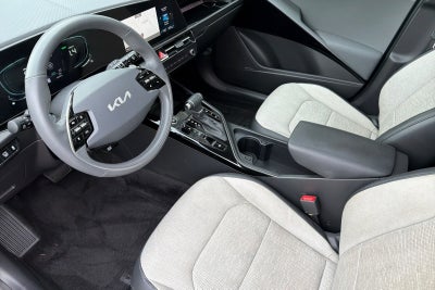 2023 Kia Niro SX