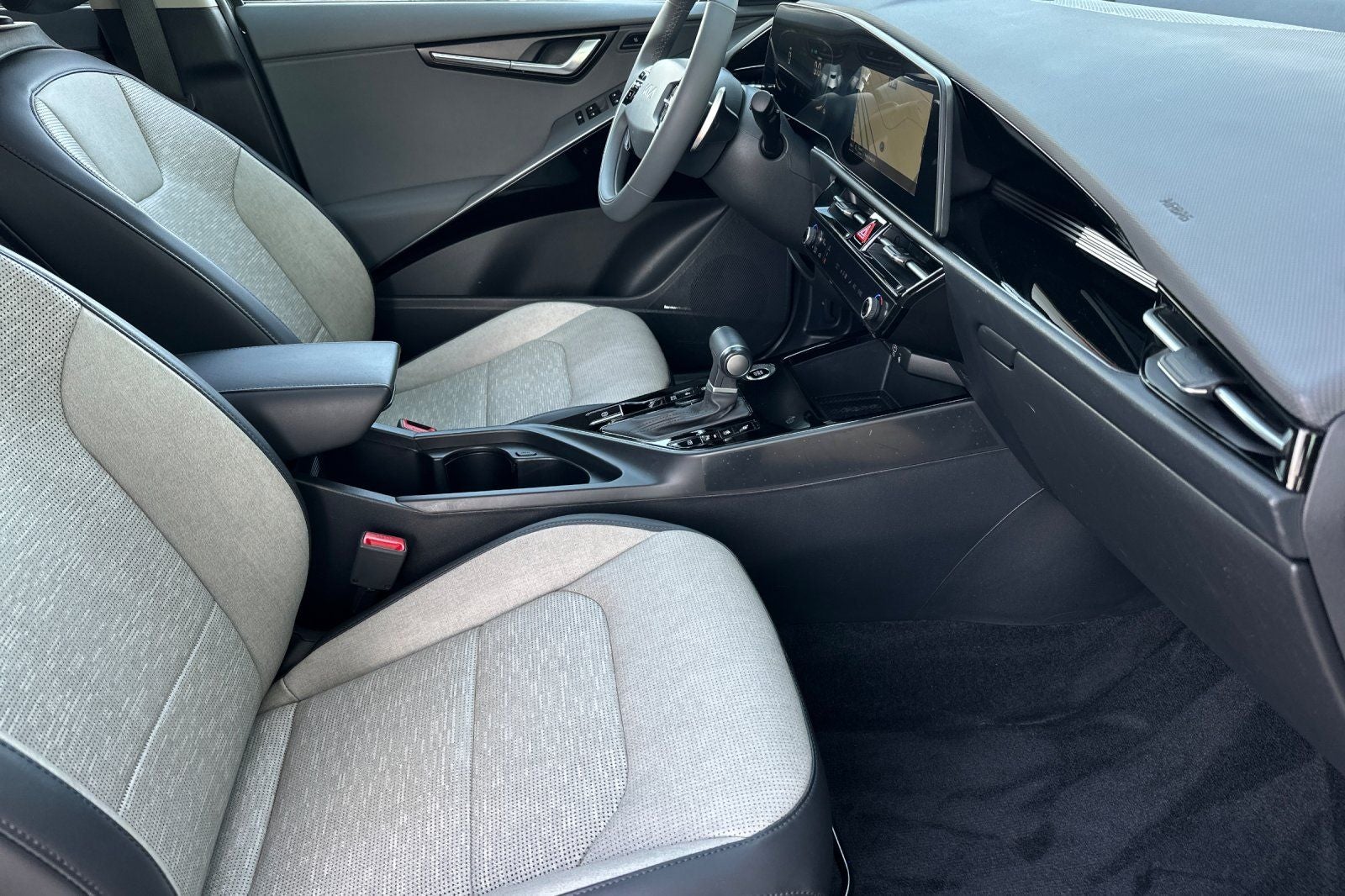 2024 Kia Niro SX