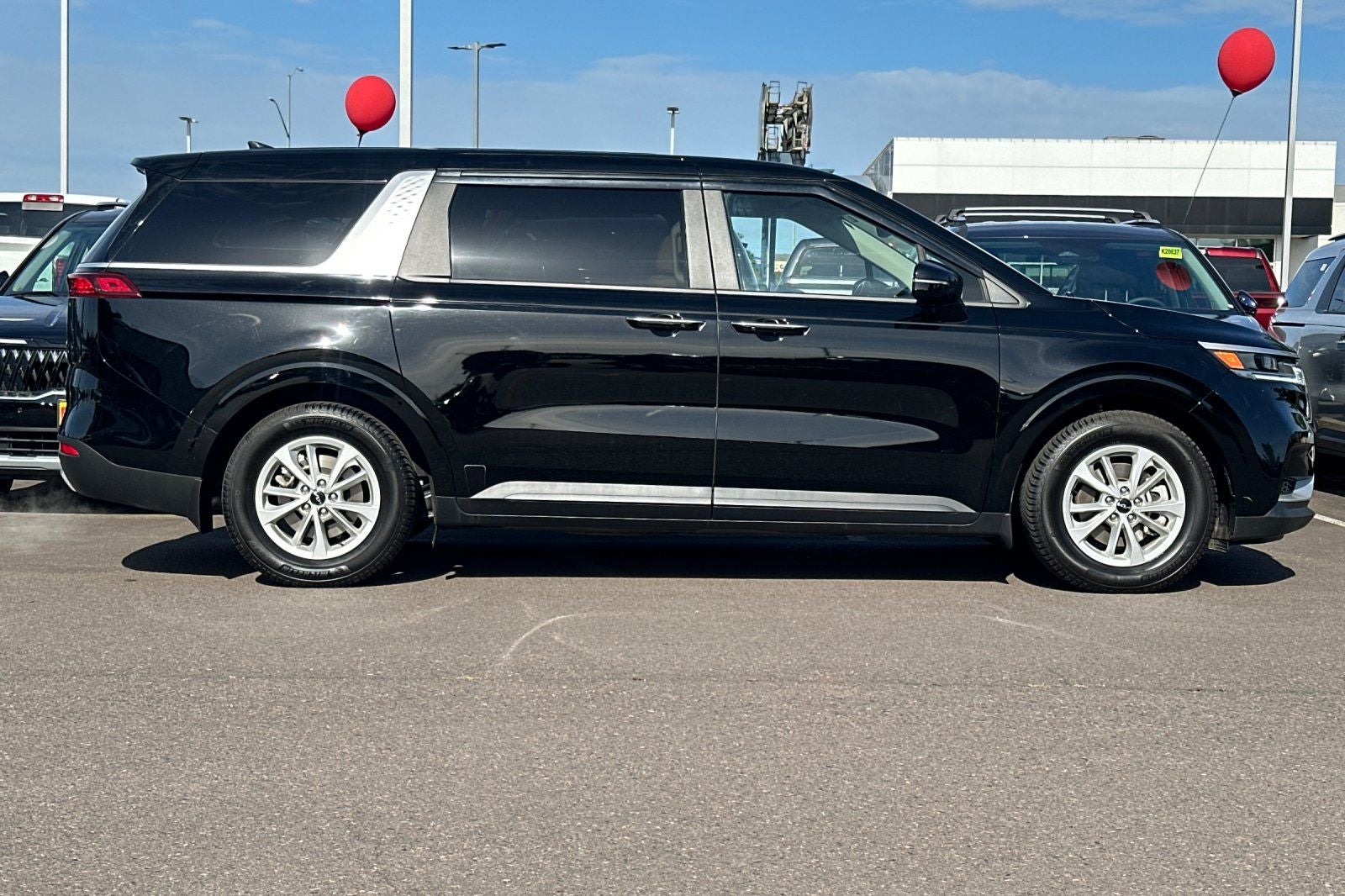 2024 Kia Carnival LX