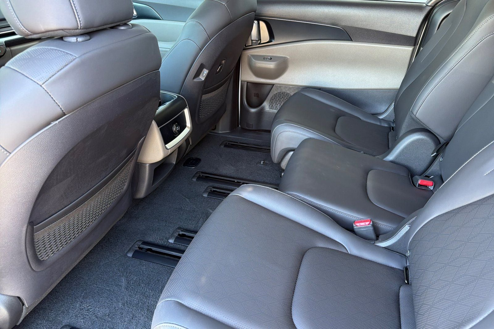 2027 Kia Carnival LXS