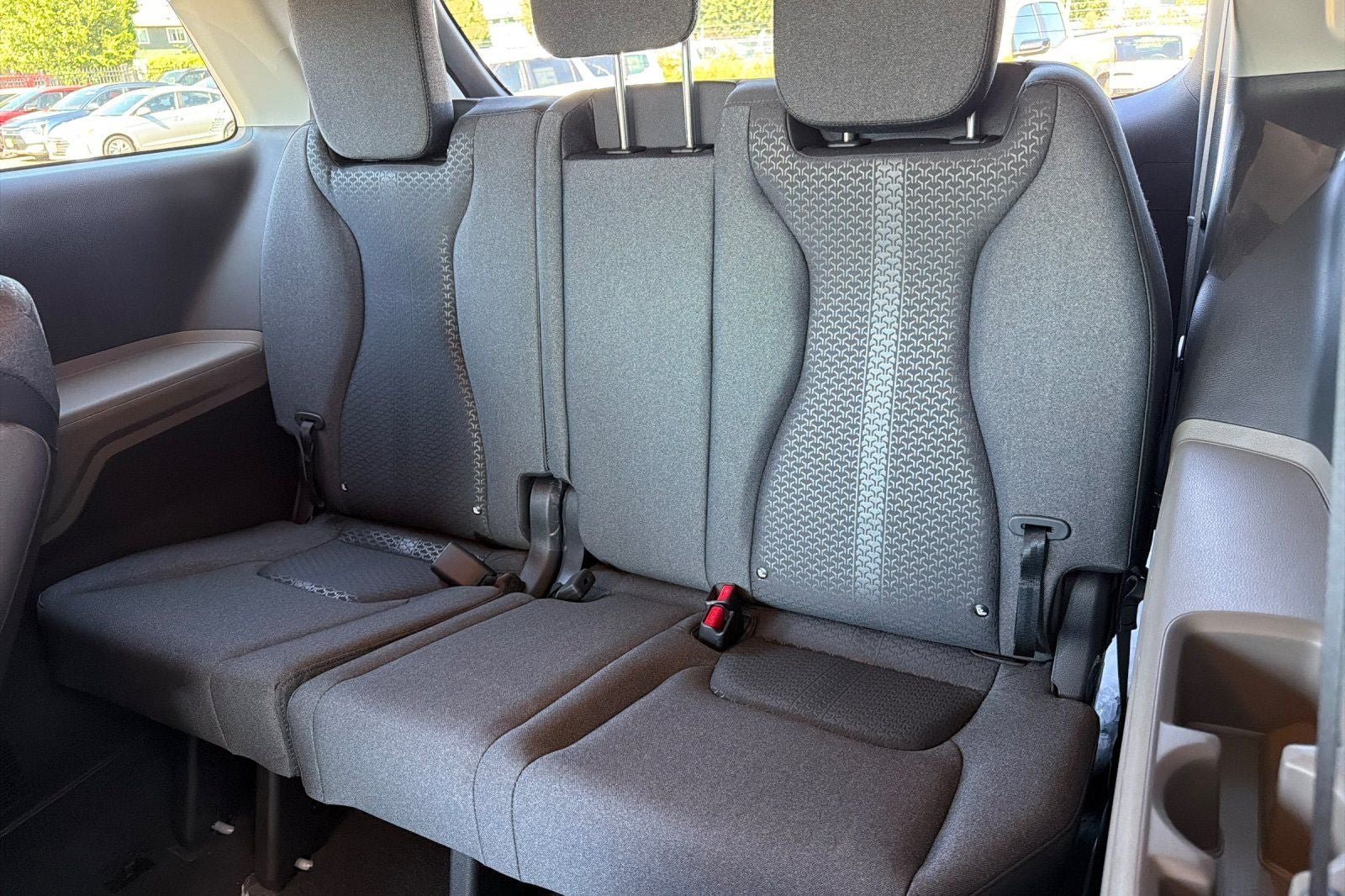 2027 Kia Carnival LX