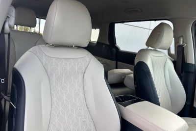 2025 Kia Carnival EX