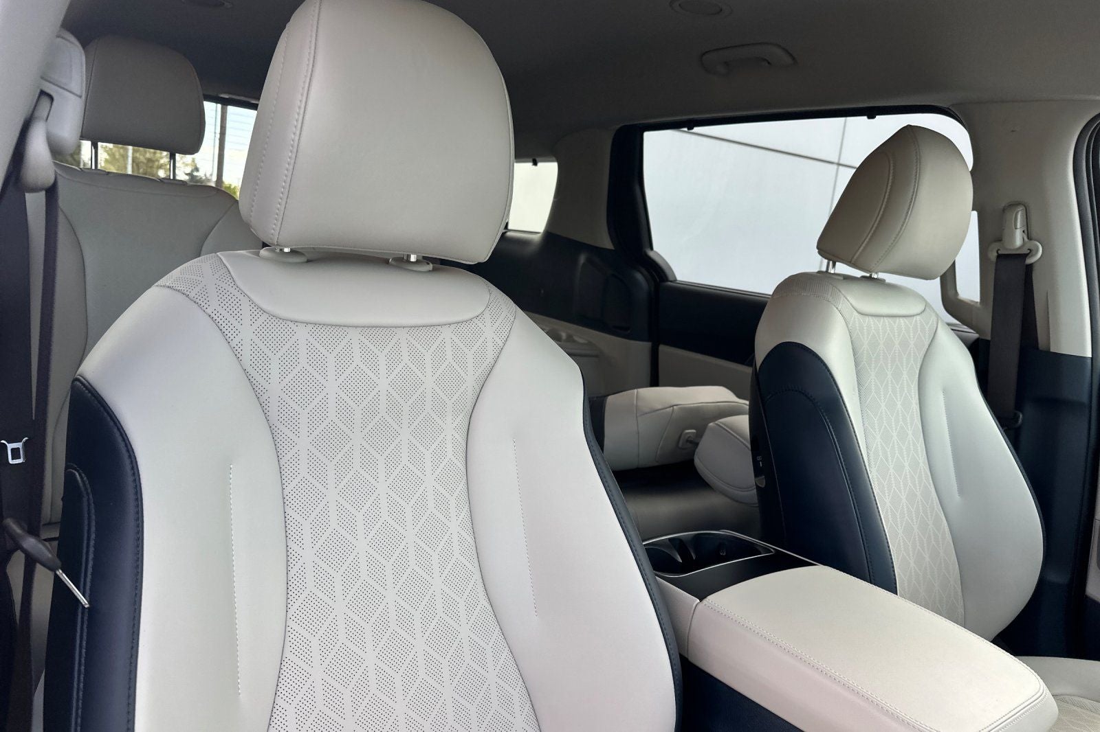 2025 Kia Carnival EX