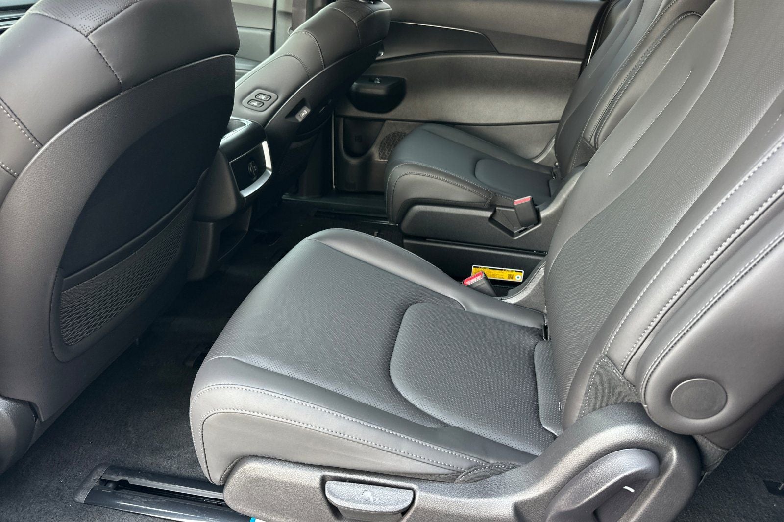 2027 Kia Carnival EX