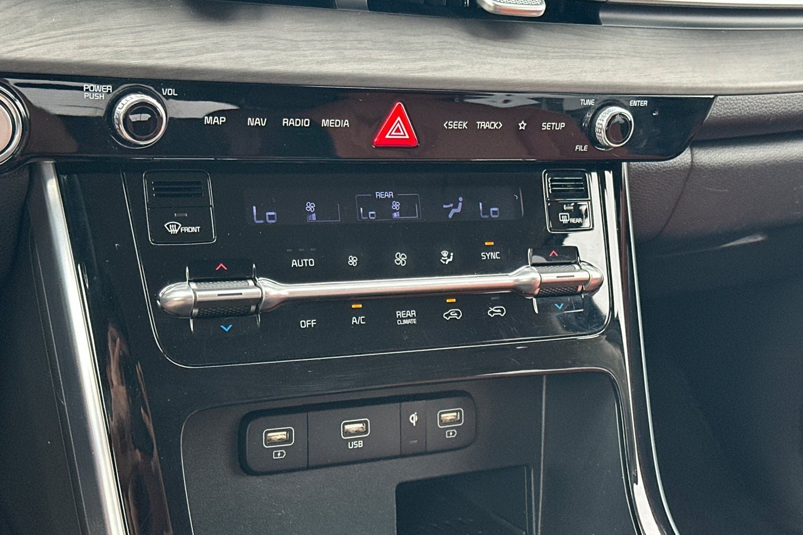 2024 Kia Carnival SX