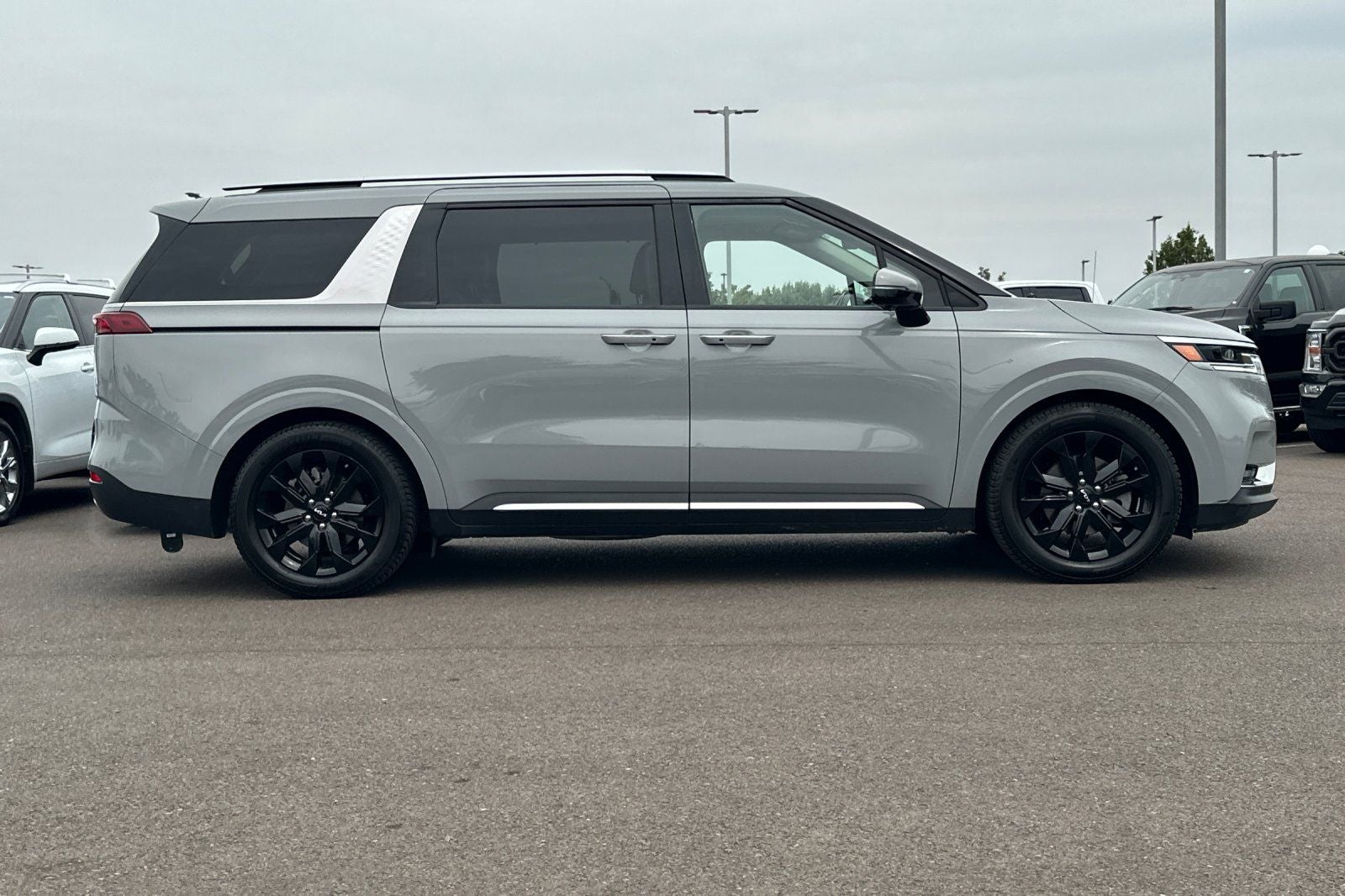 2024 Kia Carnival SX
