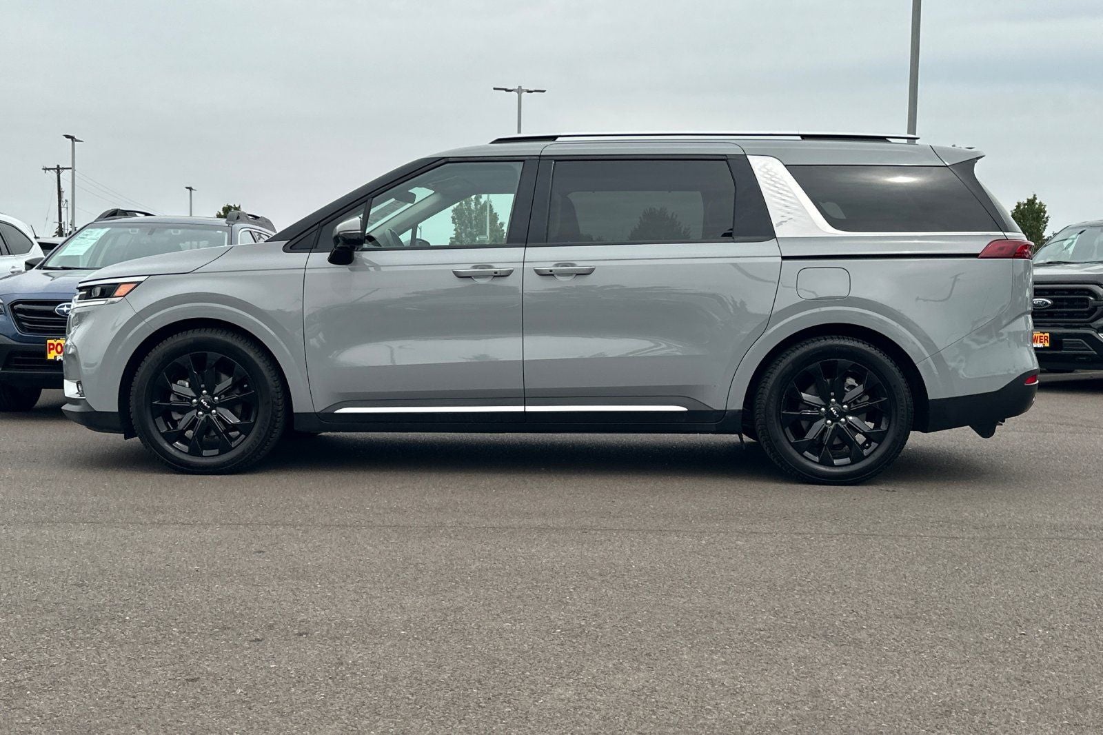 2024 Kia Carnival SX