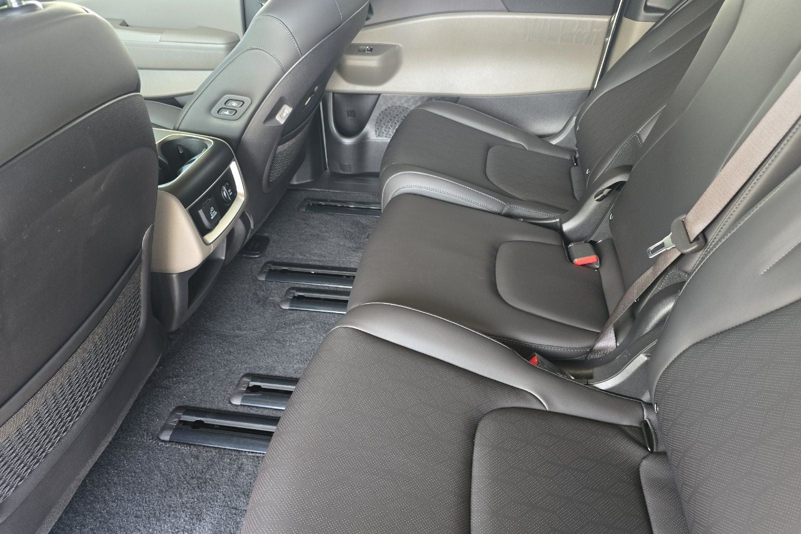 2027 Kia Carnival SX
