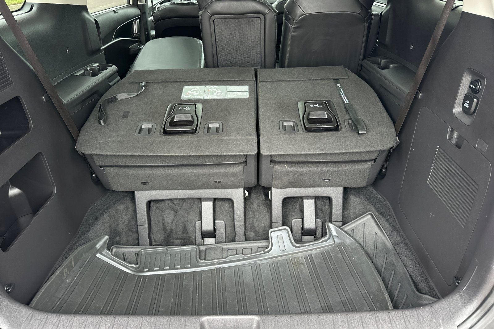 2025 Kia Carnival SX