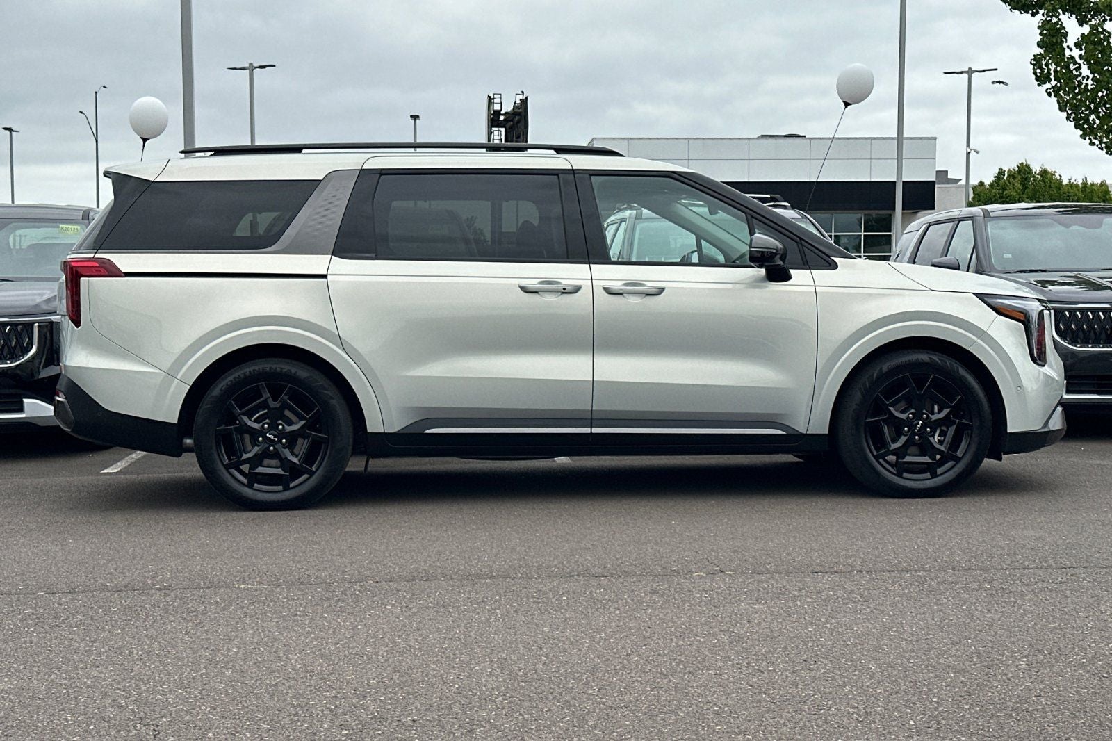 2025 Kia Carnival SX