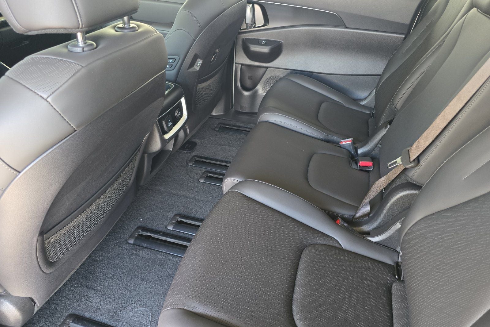 2027 Kia Carnival SX