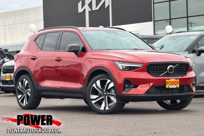 2025 Volvo XC40 B5 Ultra Dark Theme