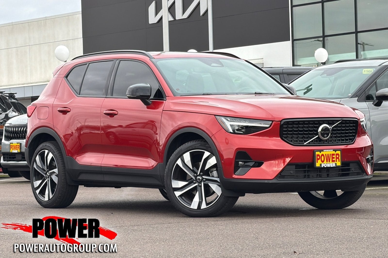 2025 Volvo XC40 B5 Ultra Dark Theme