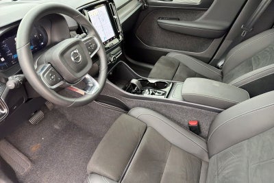 2025 Volvo XC40 B5 Ultra Dark Theme