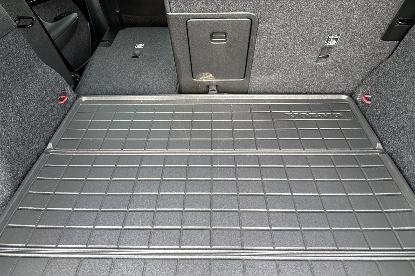 2025 Volvo XC40 B5 Ultra Dark Theme