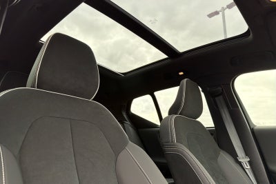 2025 Volvo XC40 B5 Ultra Dark Theme